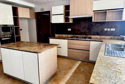 4 Bed Apartment with En Suite in Riverside - 4