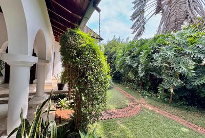 4 Bed Villa with En Suite in Thigiri