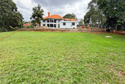 5 Bed Villa with En Suite in Windsor