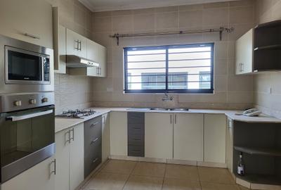 2 Bed Apartment with En Suite in Rhapta Road - 2