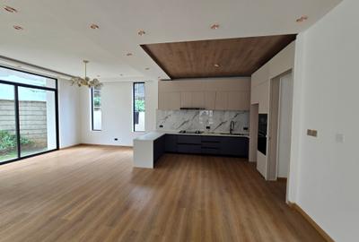 5 Bed Townhouse with En Suite in Lavington - 3