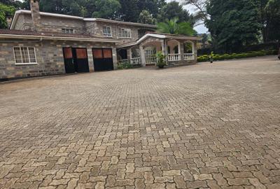 4 Bed House with En Suite at Redhill - 4