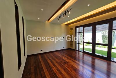 5 Bed House with En Suite in Runda