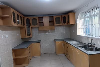 4 Bed House with En Suite in Membley