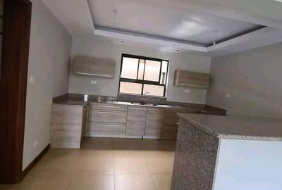 3 Bed Apartment with En Suite at Othaya Road