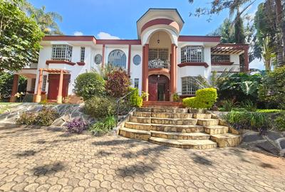 5 Bed House with En Suite in Nyari