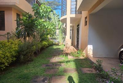 5 Bed Townhouse with En Suite in Westlands Area