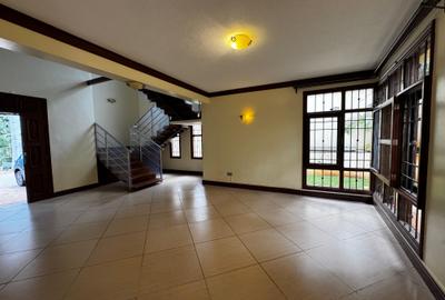 3 Bed Townhouse with En Suite in Hill View - 2