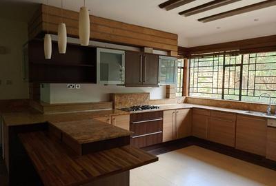 4 Bed Townhouse with En Suite at Lakeview Estate. - 4