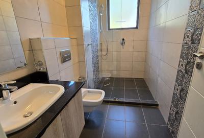 3 Bed Apartment with En Suite in Lavington