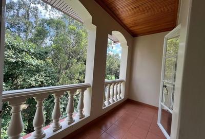 4 Bed Townhouse with En Suite at Hatheru Road - 4