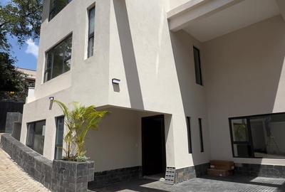 5 Bed Townhouse with En Suite in Lavington
