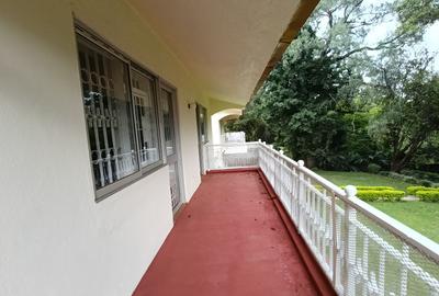 6 Bed House with En Suite in Nyari - 4