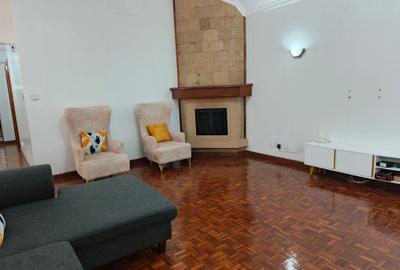 3 Bed Villa with En Suite at Lavington - 2