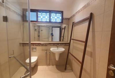 Furnished 3 Bed Apartment with En Suite at Ar156