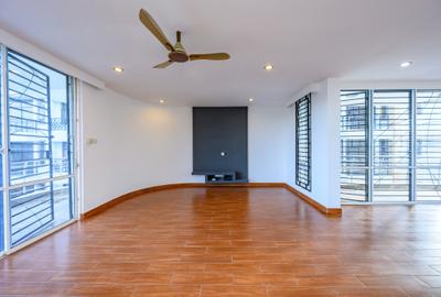 4 Bed Apartment with En Suite at Greenwood Drive - 4