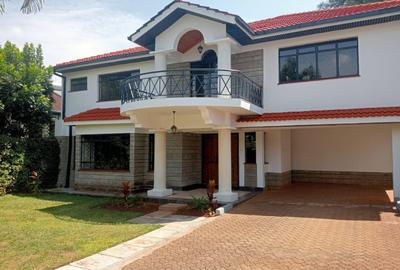 5 Bed Villa with En Suite in Spring Valley