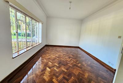 6 Bed House with En Suite in Rosslyn