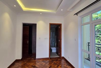 5 Bed Townhouse with En Suite in Lavington - 4