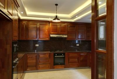4 Bed Townhouse with En Suite in Lavington - 2