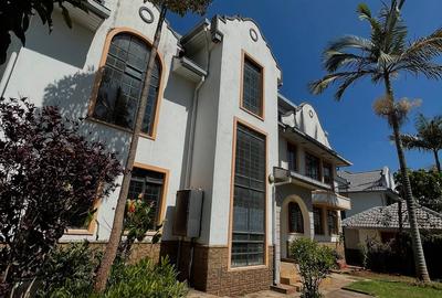 4 Bed Townhouse with En Suite at Lavington Mall - 3