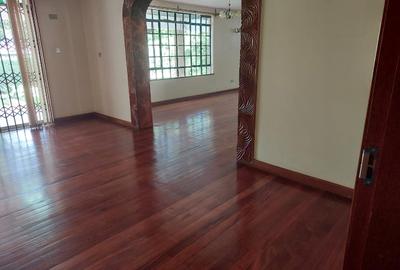 5 Bed Villa with En Suite at Runda