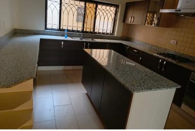 5 Bed Townhouse with En Suite at Lavington