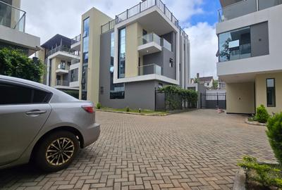 5 Bed Townhouse with En Suite in Lavington