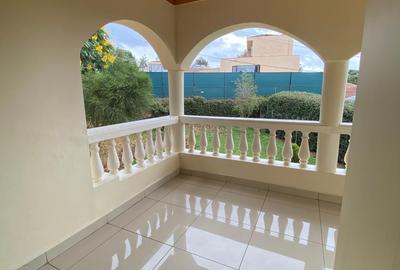 5 Bed Townhouse with En Suite in Nyari - 3