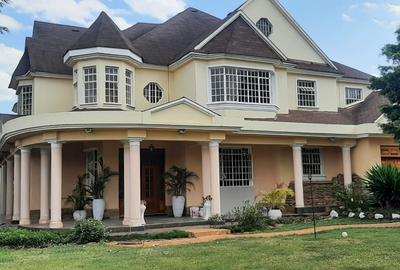 5 Bed House with En Suite in Runda