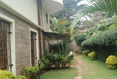 5 Bed Townhouse with En Suite in Lavington