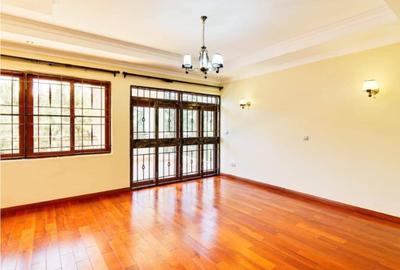 5 Bed House with En Suite in Lavington