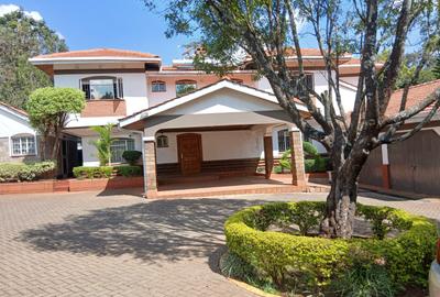 4 Bed Villa with En Suite at Rossylin Lone Tree - 3