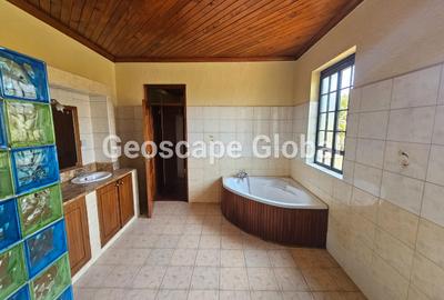 5 Bed House with En Suite in Runda