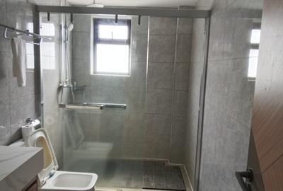 Furnished 3 Bed Apartment with En Suite in Riverside - 3