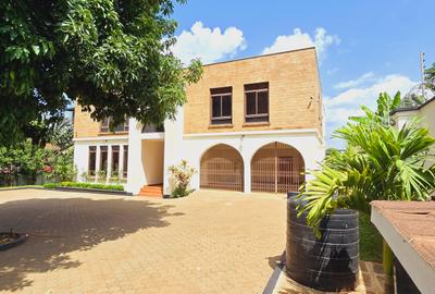 5 Bed House with En Suite at Valley