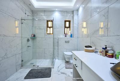 4 Bed House with En Suite at Thindigua - 3