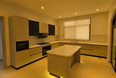 5 Bed Townhouse with En Suite at Lavington Green - 4