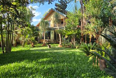 3 Bed House with En Suite in Nyari - 2