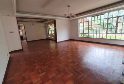 4 Bed House with En Suite in Lavington - 2