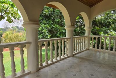 4 Bed House with En Suite in Lake View