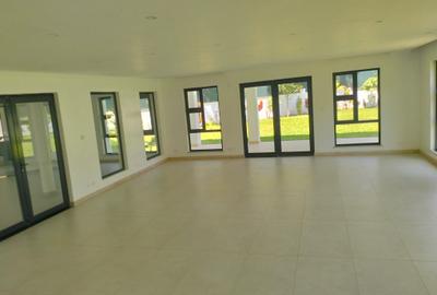 5 Bed House with En Suite in Runda - 3