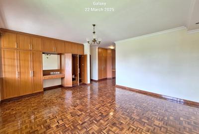 4 Bed Townhouse with En Suite at Lavington - 3