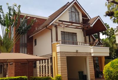 5 Bed Townhouse with En Suite at Off Convent Drive