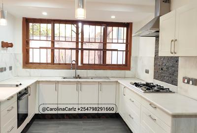 7 Bed Villa with En Suite at Kyuna