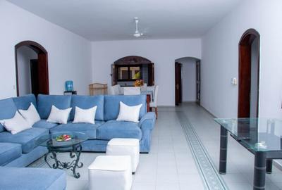3 Bed House with En Suite in Malindi - 2