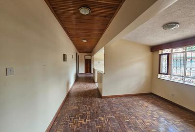 5 Bed House with En Suite in Nyari - 3