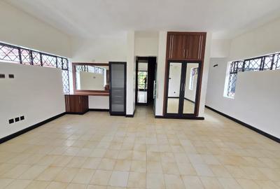 4 Bed House with En Suite in Runda