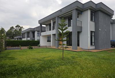5 Bed Townhouse with En Suite in Ridgeways