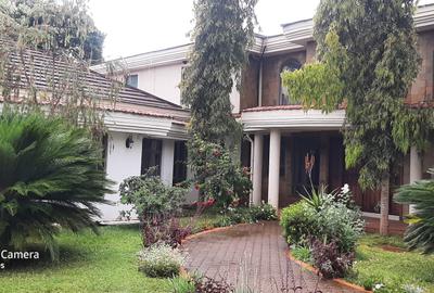 5 Bed House with En Suite in Runda